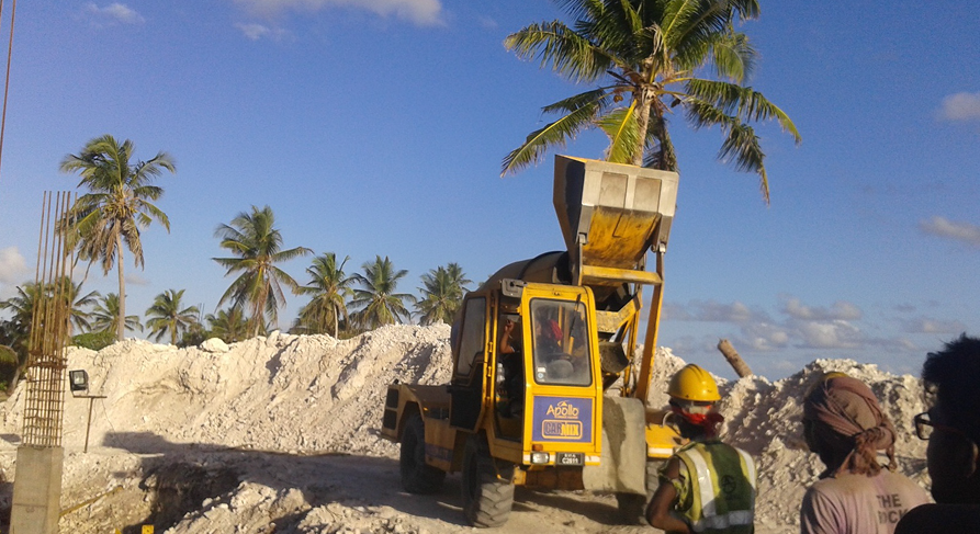 self loading concrete mixer for hotel construction
